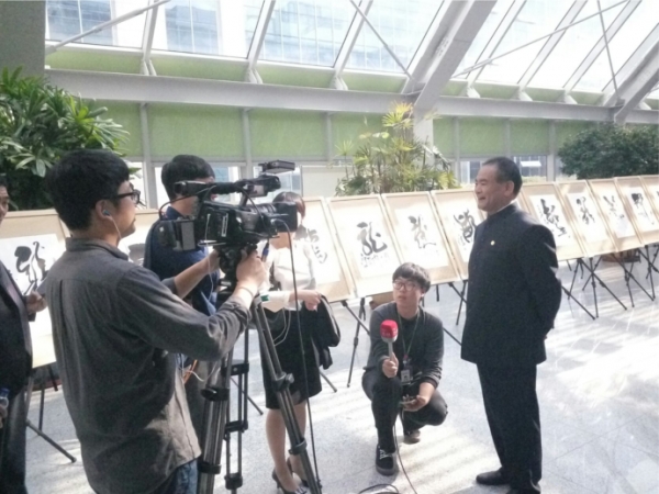 王渭田教授接受韩国媒体采访