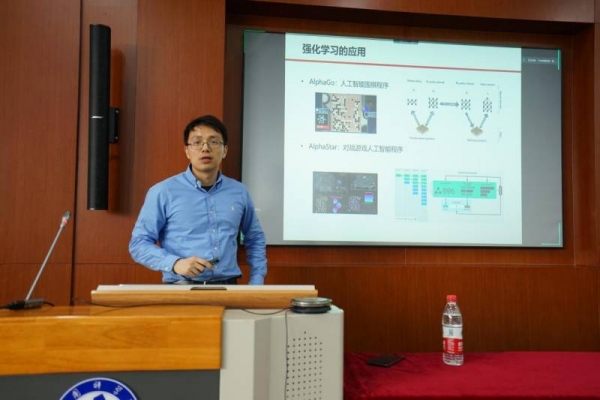 北京大学光华管理学院副教授彭一杰应邀做“SEM管理科学”青年学者论坛报告