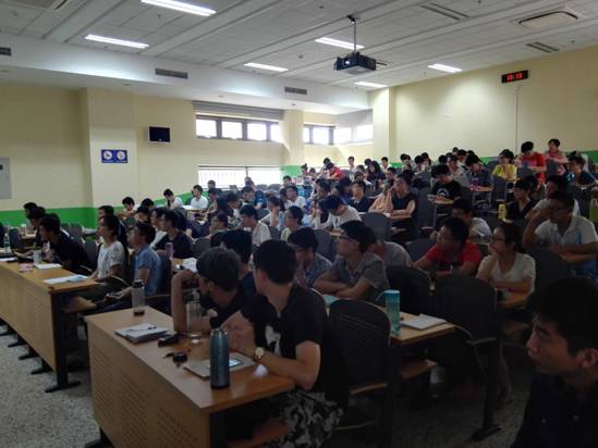 同学们认真听课