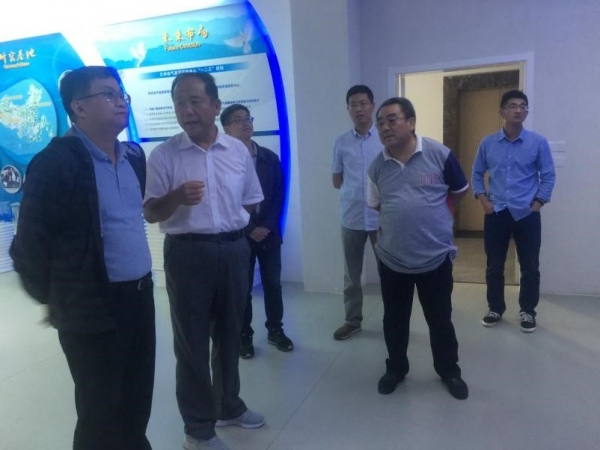 中科院广州地球化学研究所所长徐义刚院士一行到油气中心参观交流