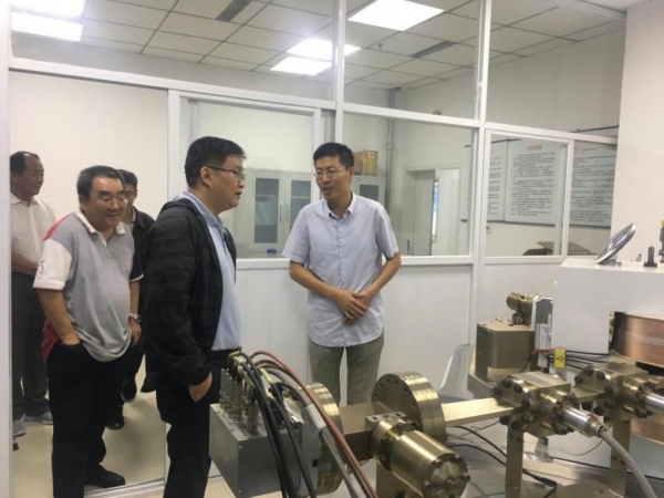 中科院广州地球化学研究所所长徐义刚院士一行到油气中心参观交流