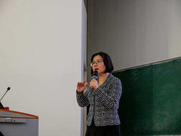 北京航空航天大学人文学院张丽教授做人文讲座：从广州十三行和英国东印度公司看中西国际贸易理念的不同