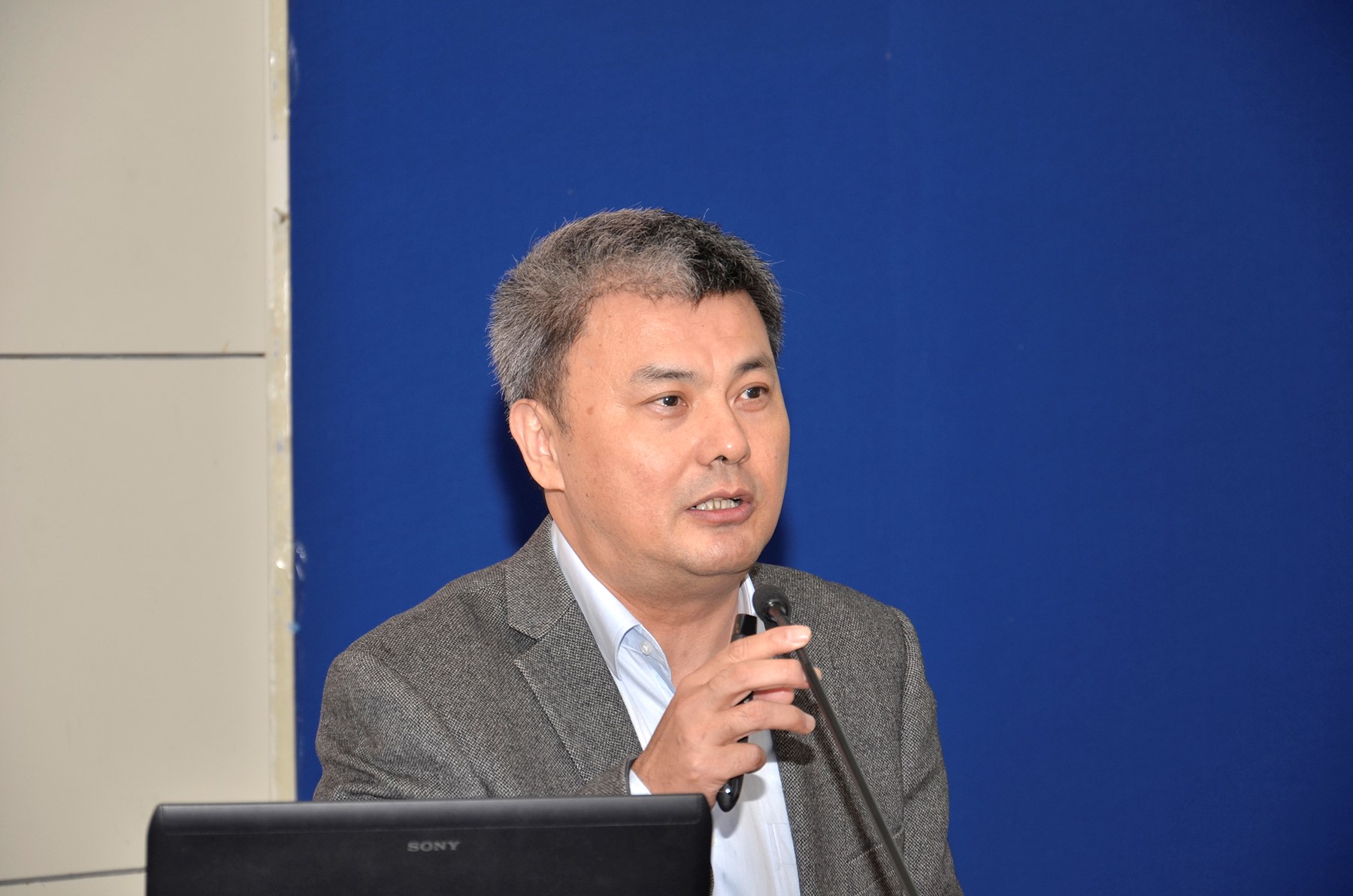 李林院士应邀参加“药学前沿承嘏讲坛”作报告