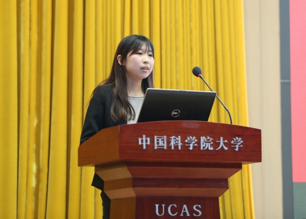 公管学院新生党支部做汇报交流