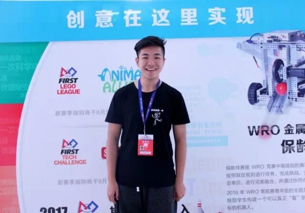 来自陕西西安高新一中的王庆博远同学 来自陕西西安高新一中的王庆博远同学