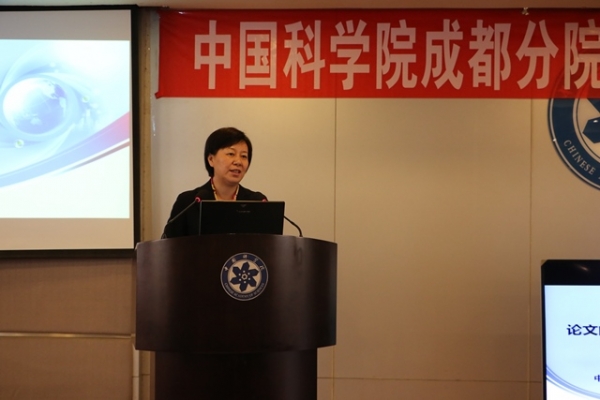 中科院前沿科学与教育局副局长王颖教授做报告