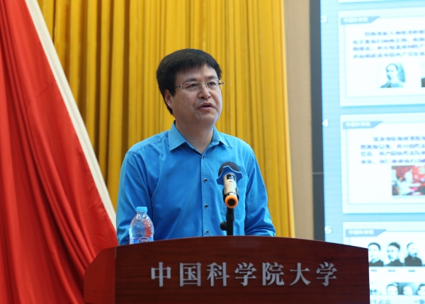 党委常务副书记董军社主持表彰大会及“两学一做”学习教育专题党课