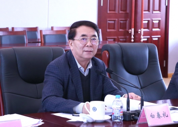 白春礼主席主持会议  杨天鹏 摄