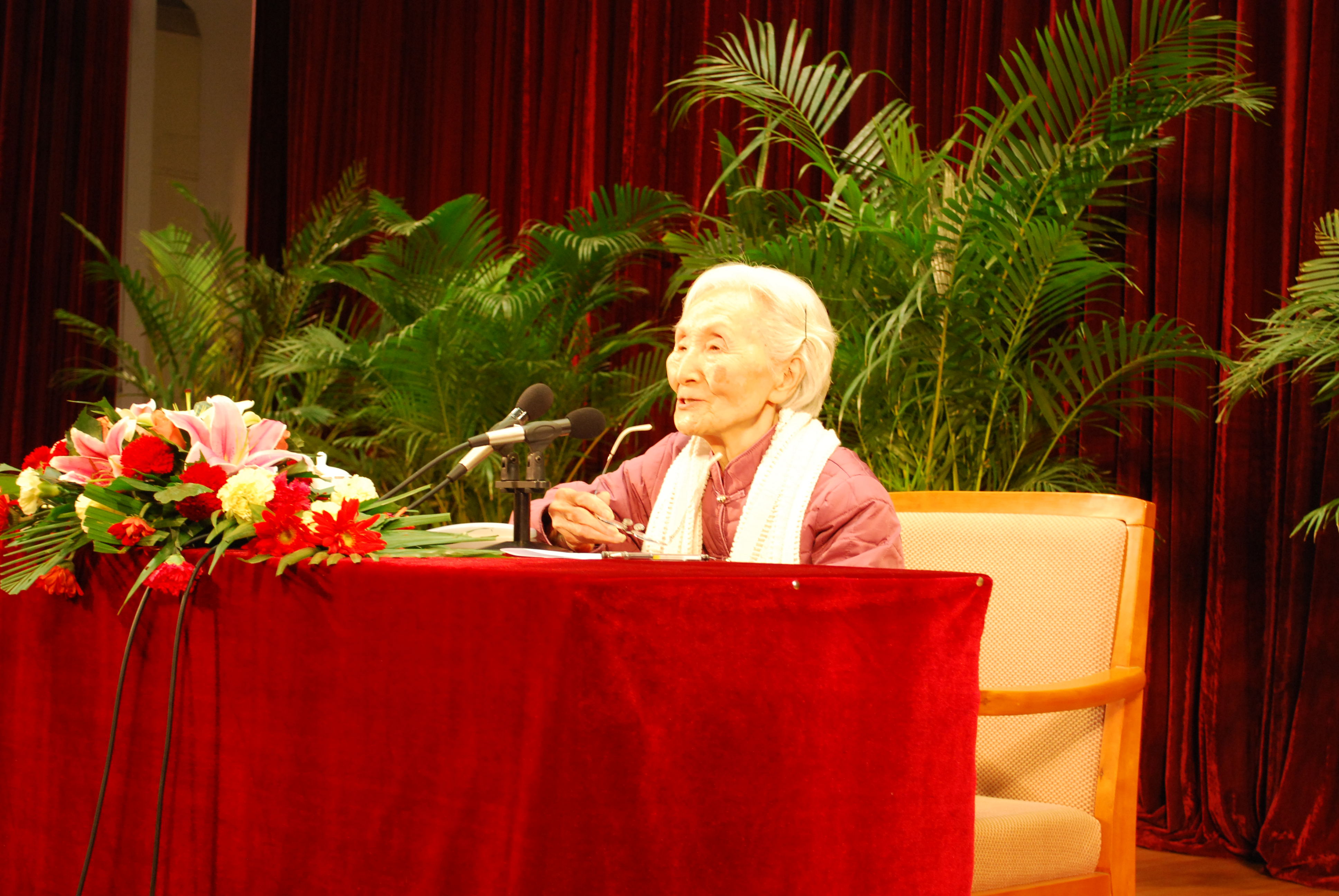2009年钱学森去世时李佩先生在中科院研究生院做报告追忆钱学森的往事.jpg