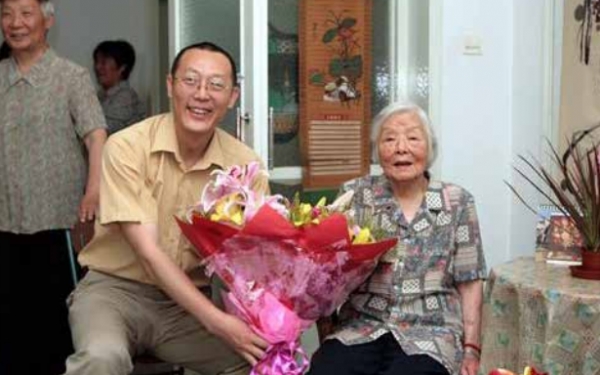 冯斐老师与外语系副主任刘彬老师合影