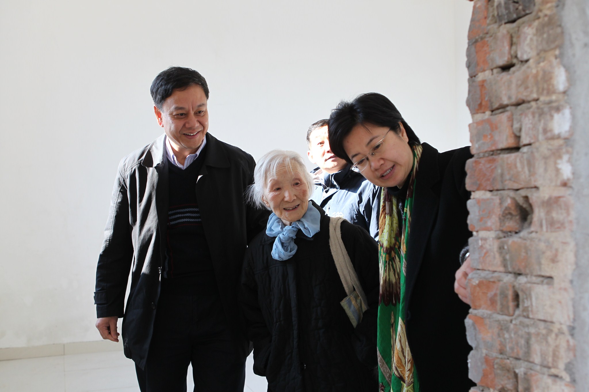 2011年11月李佩先生视察雁栖湖校区S2火箭试验基地遗址修复工程.jpg