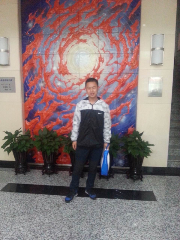 (李宇轩 北京八中)