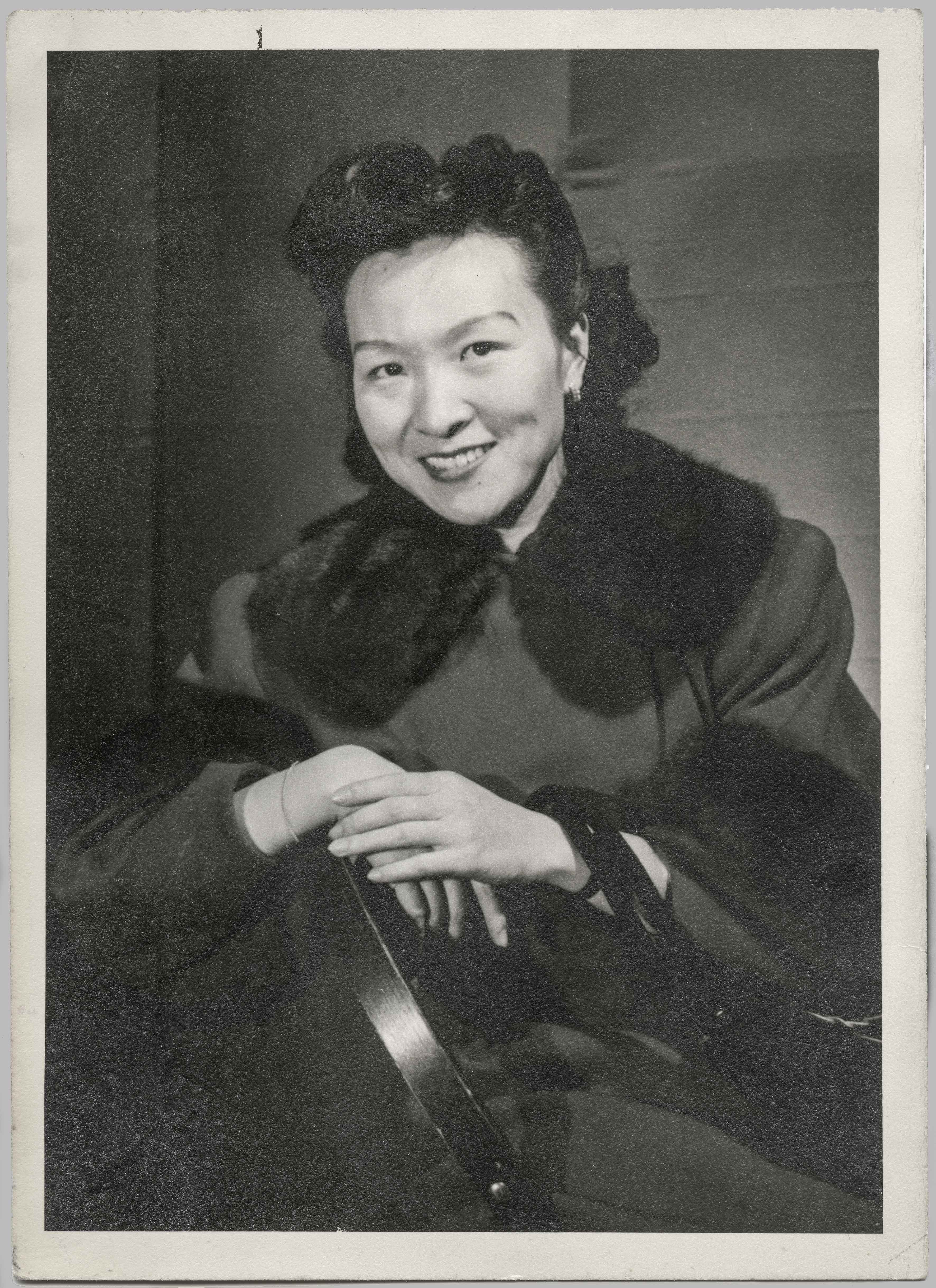 李佩人像40年代.jpg