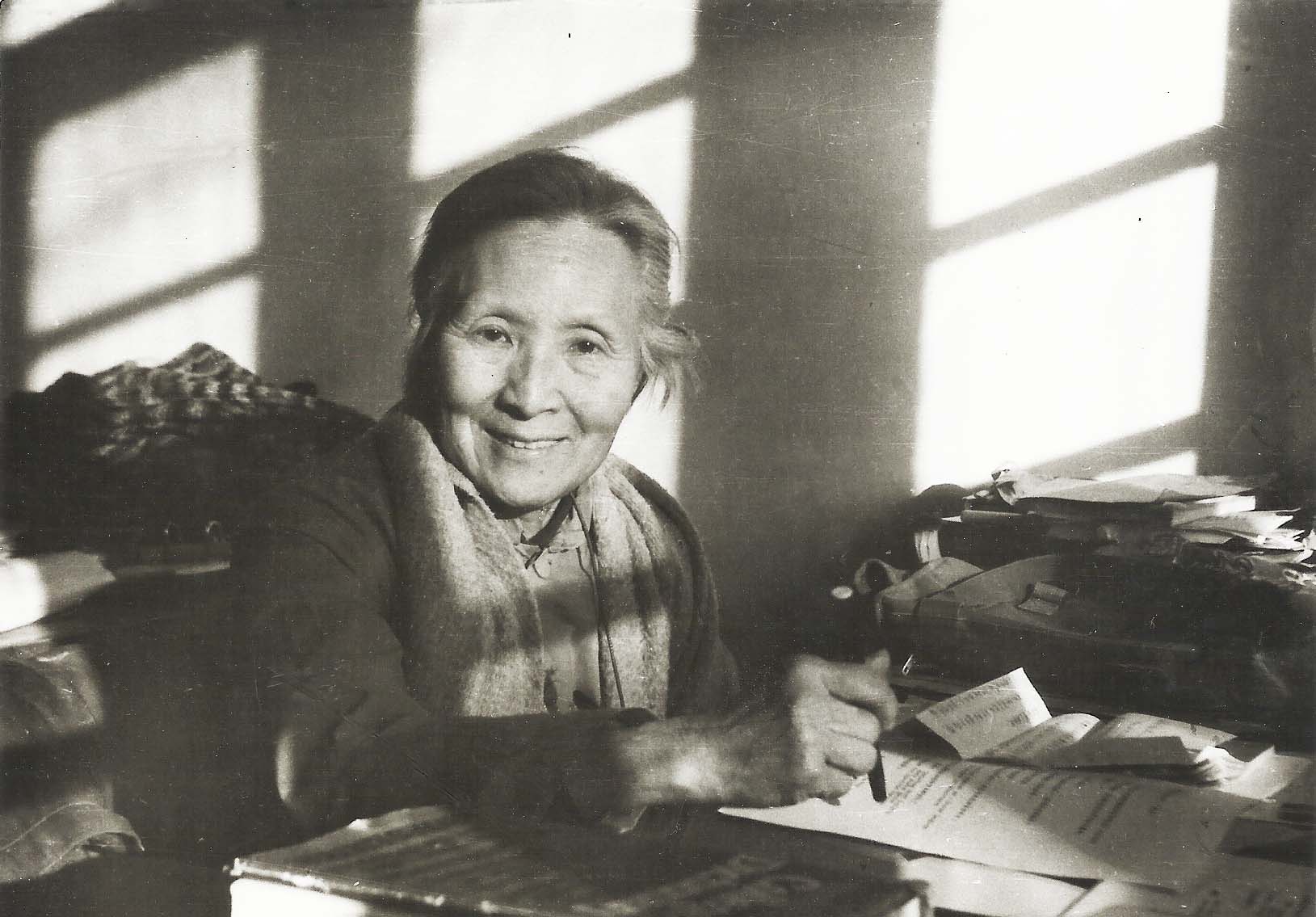 李在书房.jpg