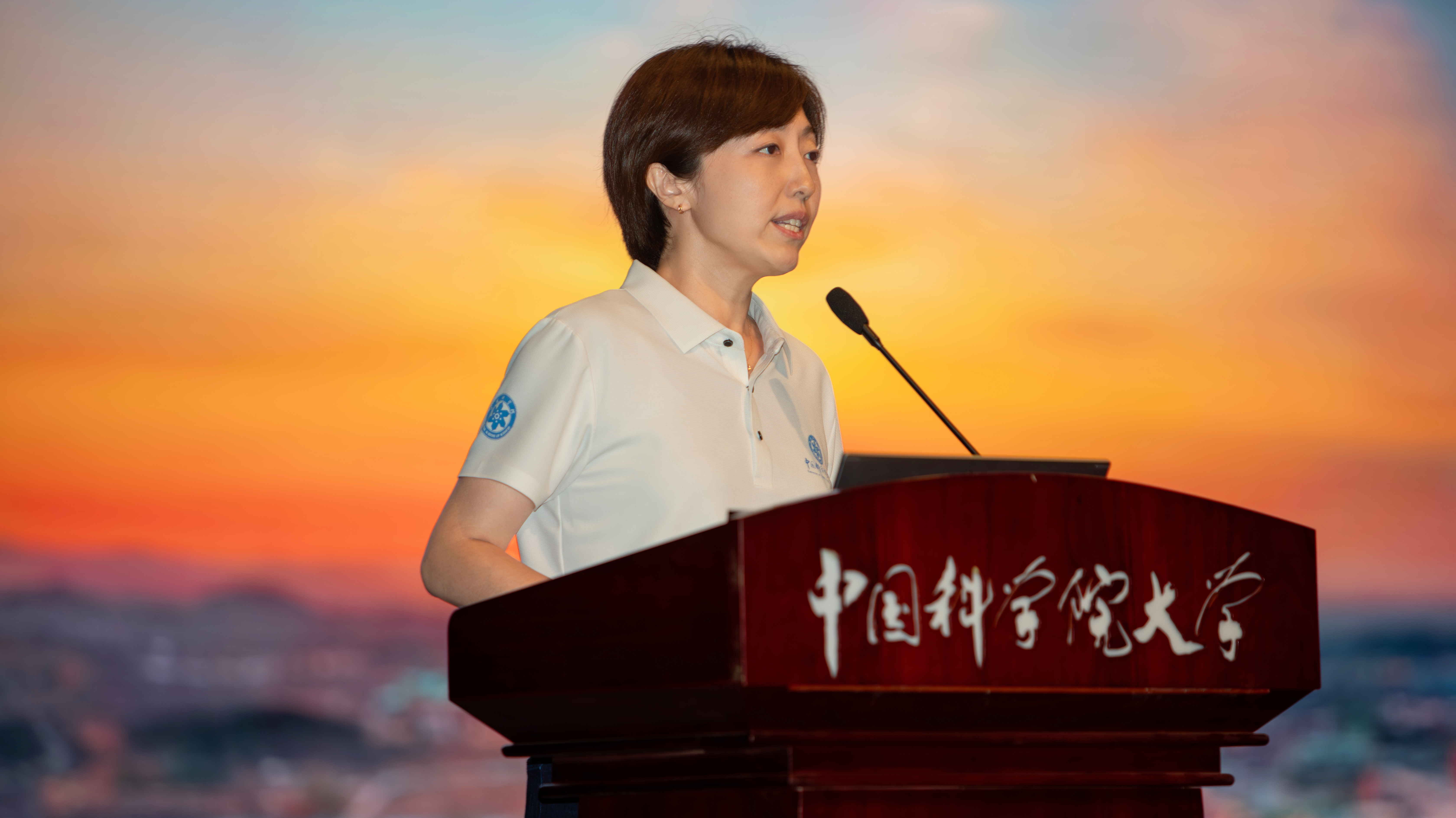李剑主持开学典礼和开学第一课jpgpng.jpg