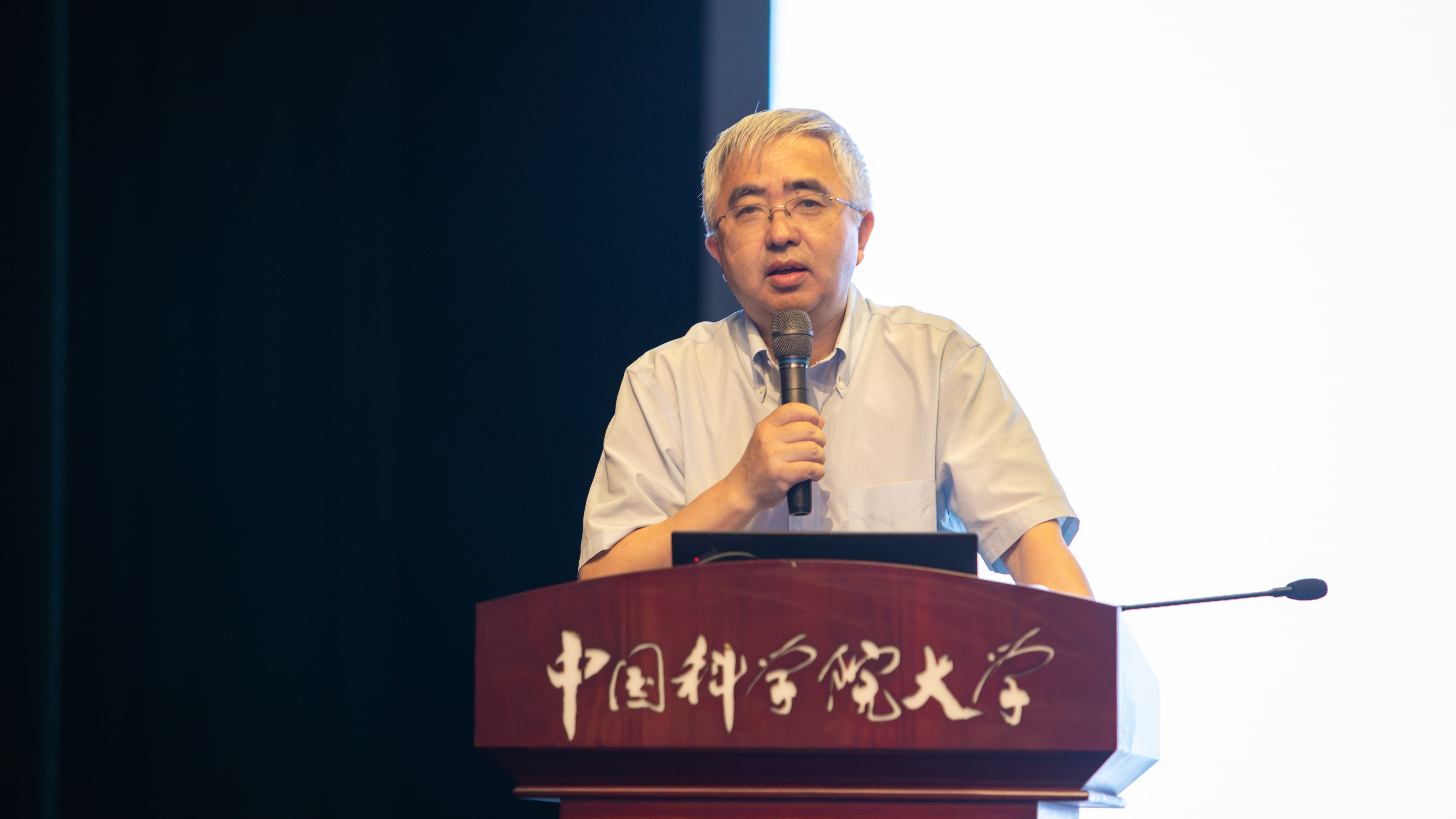 陈熙霖讲授“开学第一课”jpgpng.jpg