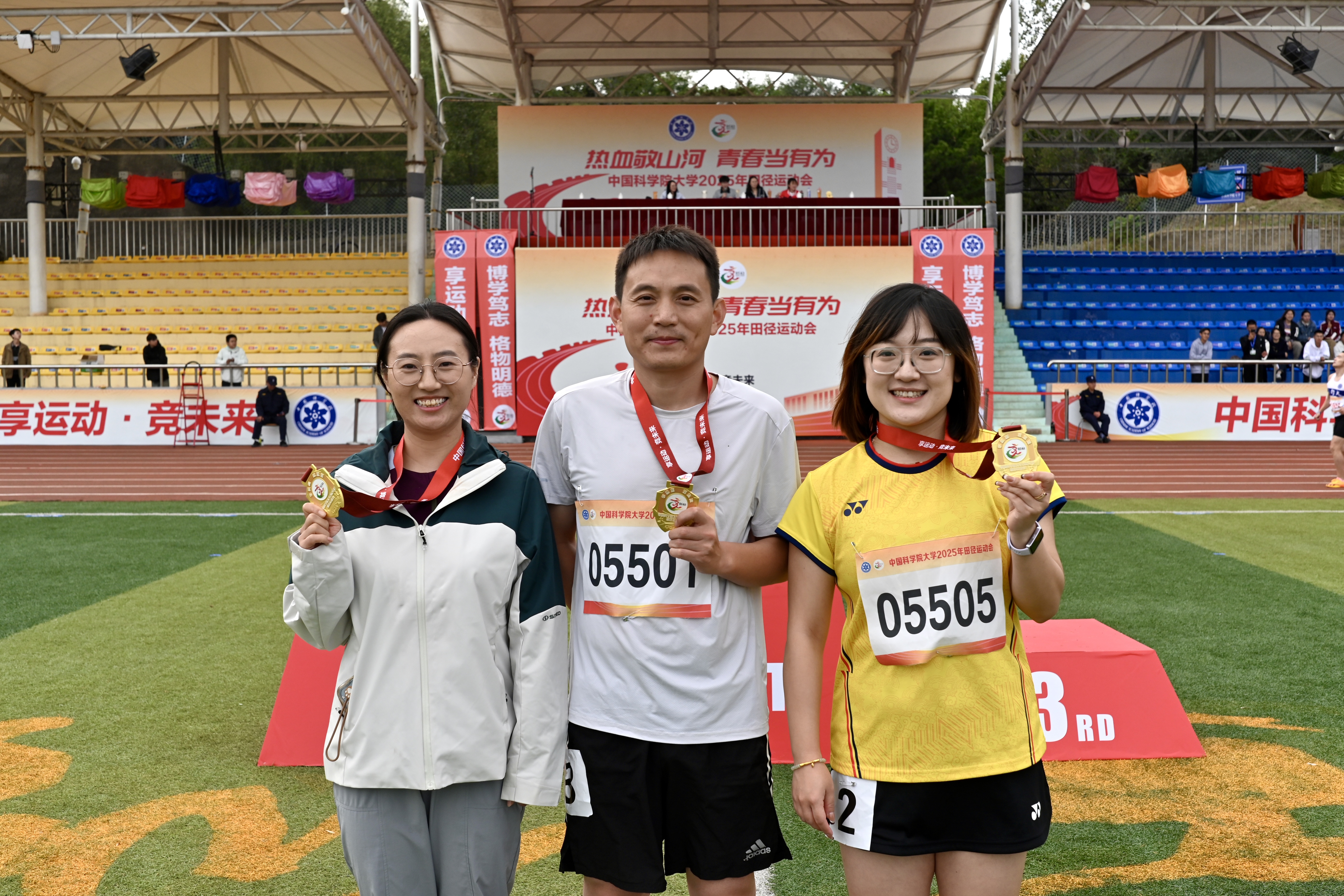 化工纳米混合接力小队(续振齐 摄).jpg