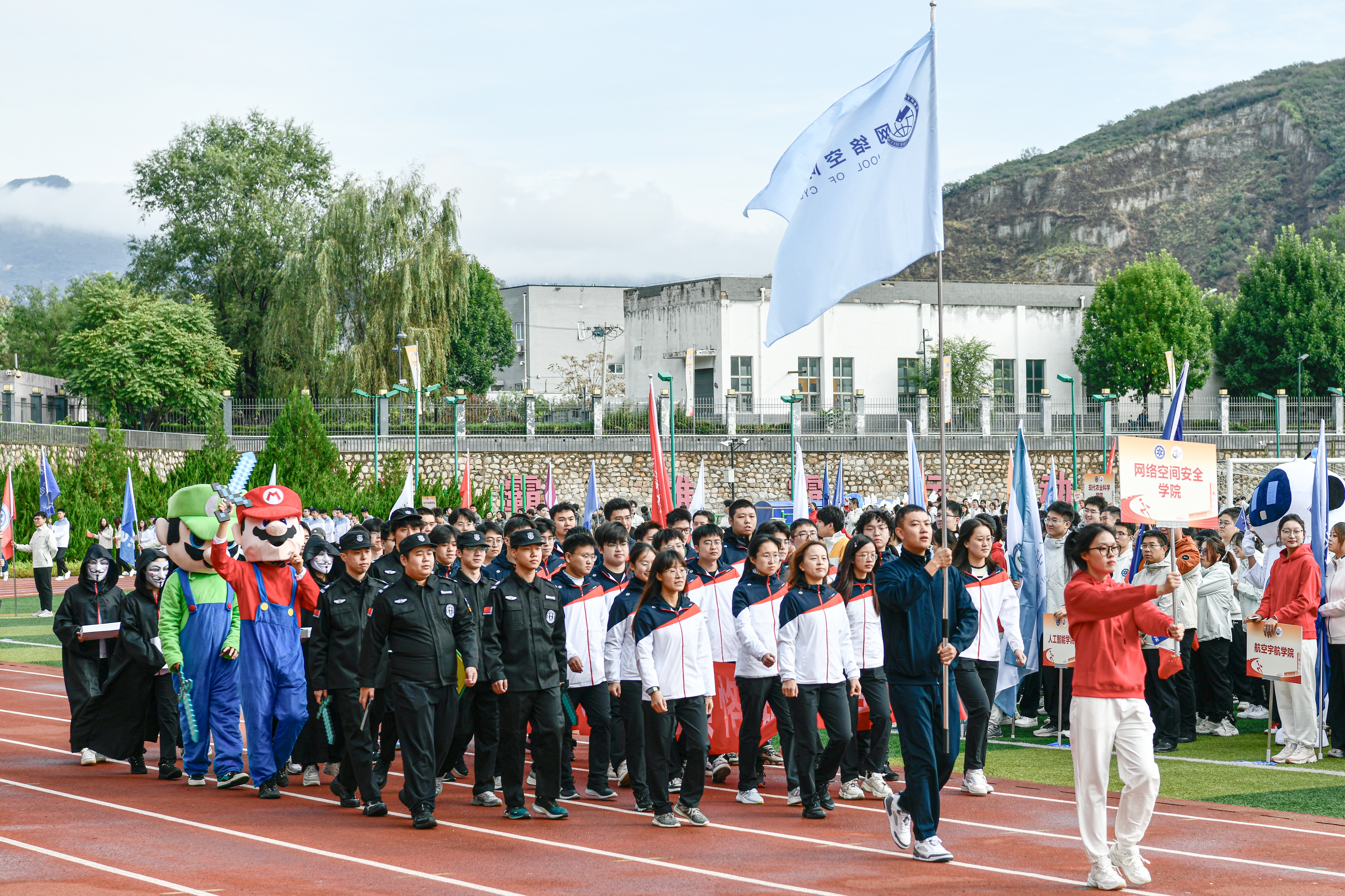 网安学院(公司 摄).jpg