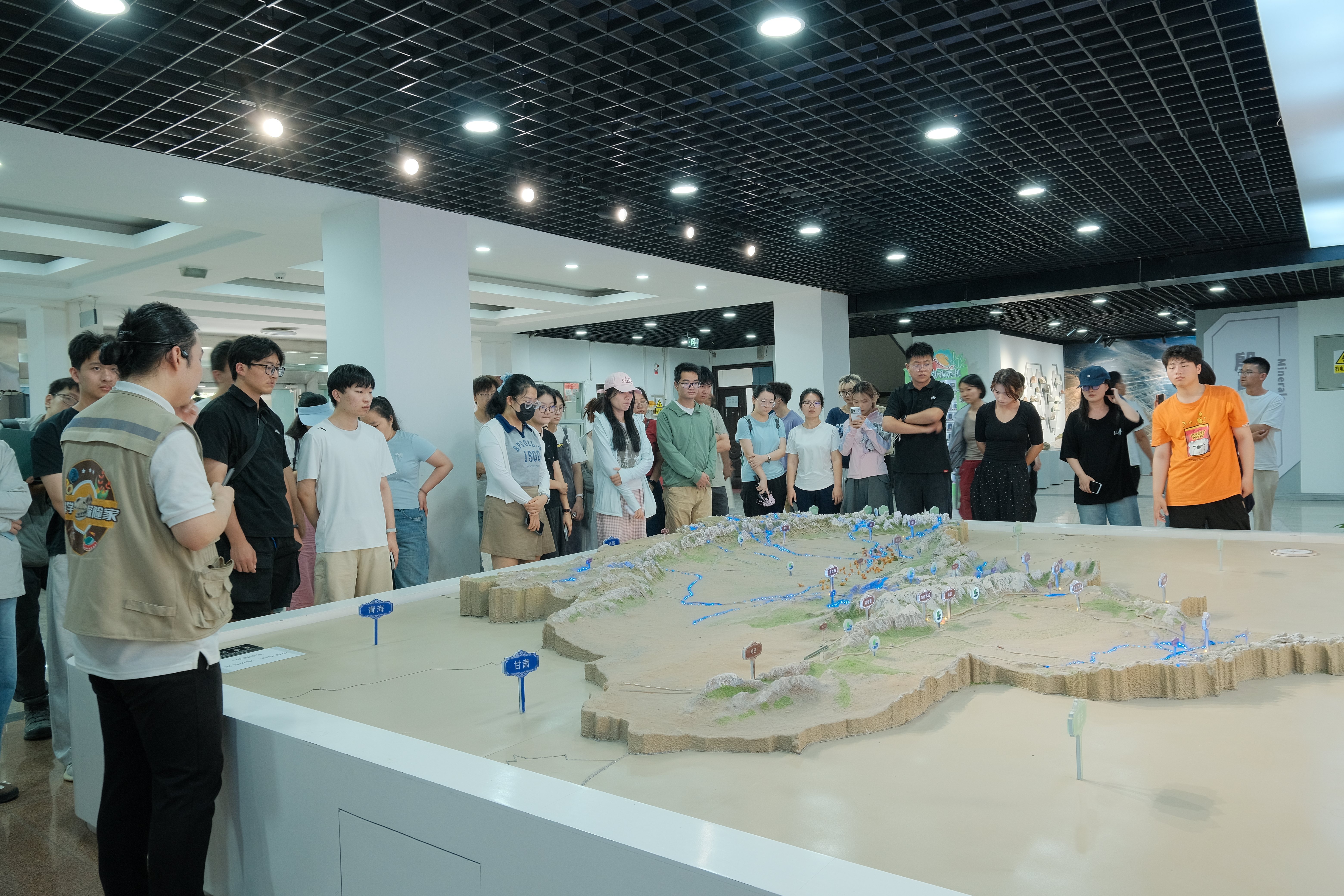 参观博物馆1.JPG