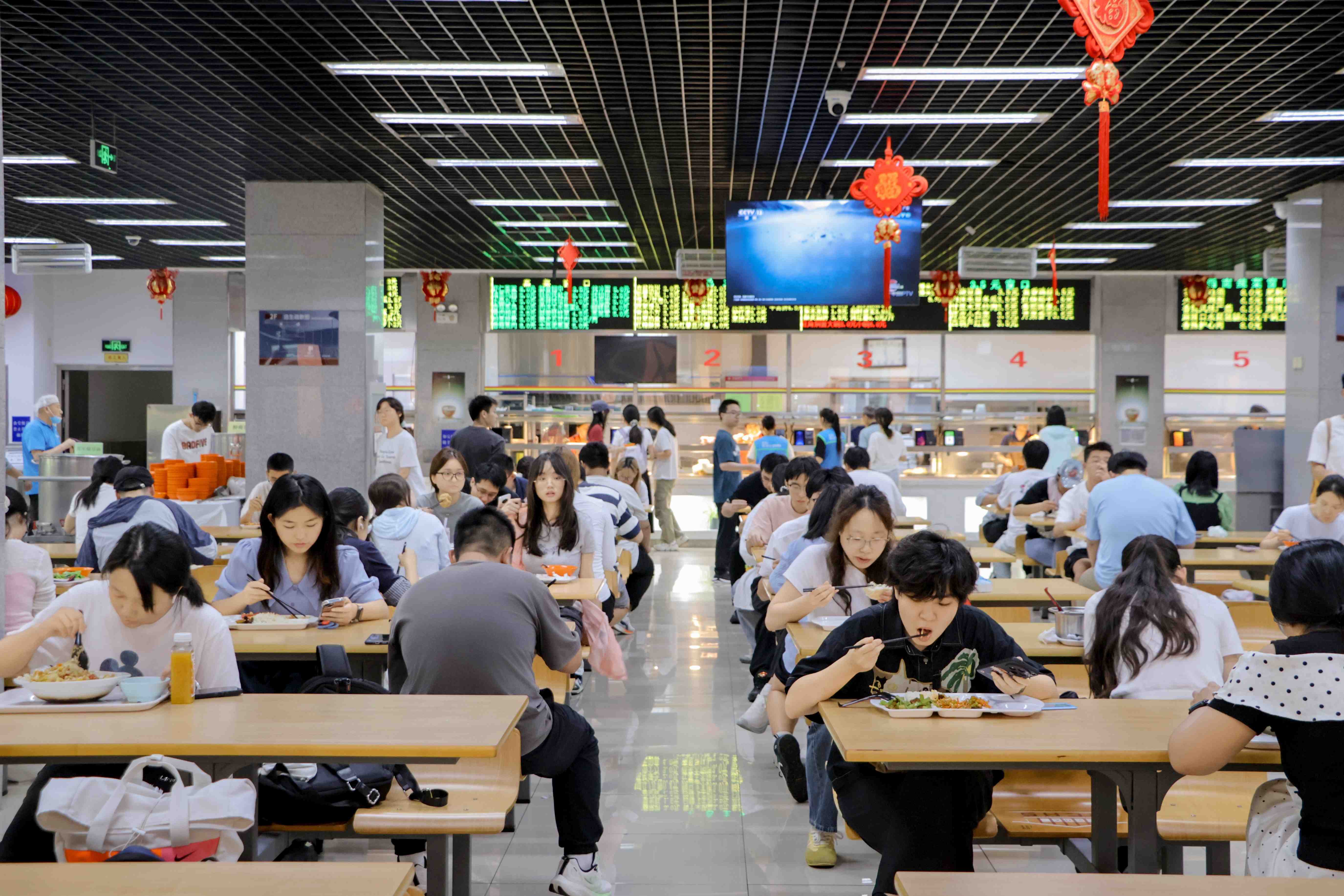 徐诗瑶_一食堂一层.jpg