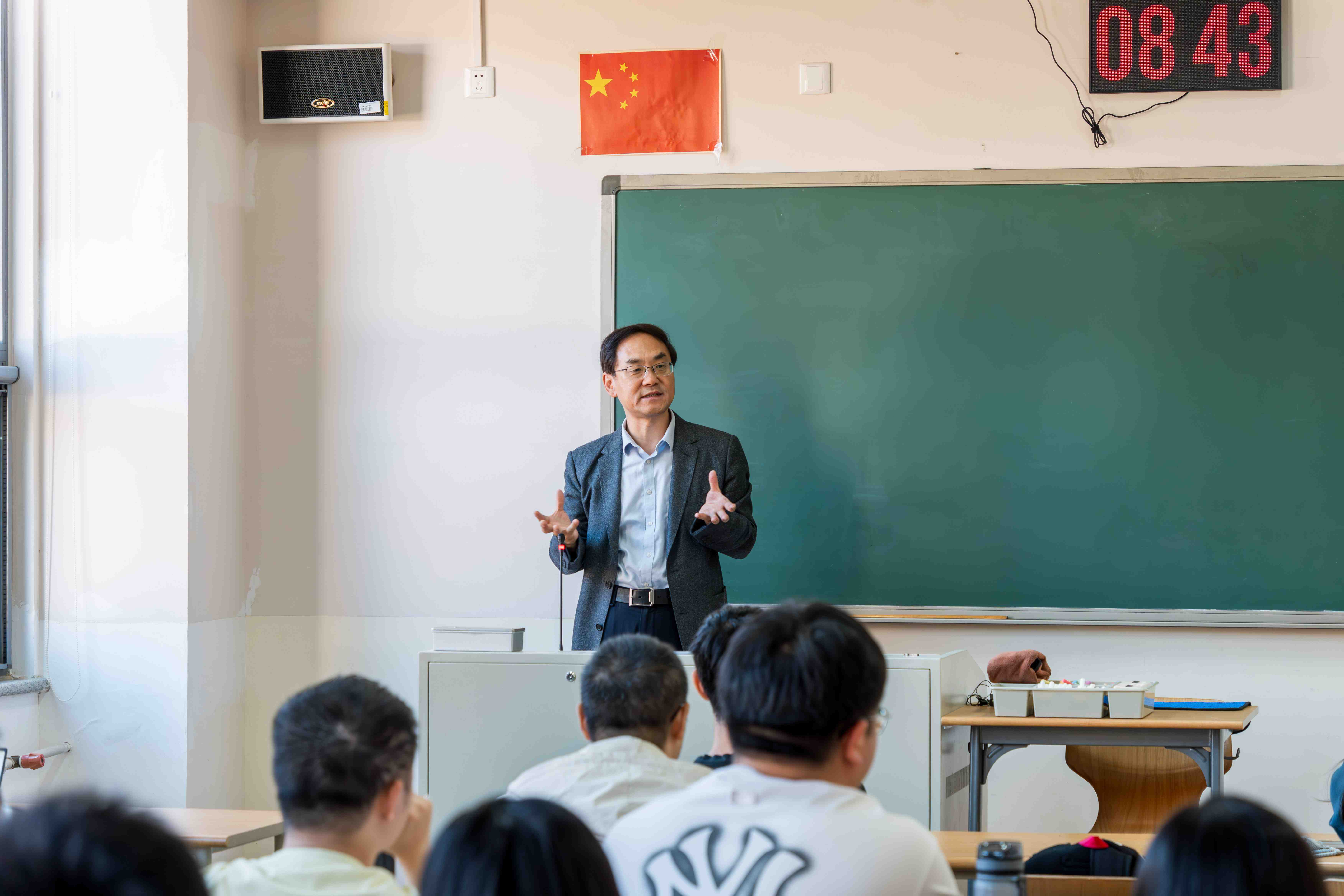 魏子继_张兵院士讲授《光学遥感技术与解译》.jpg