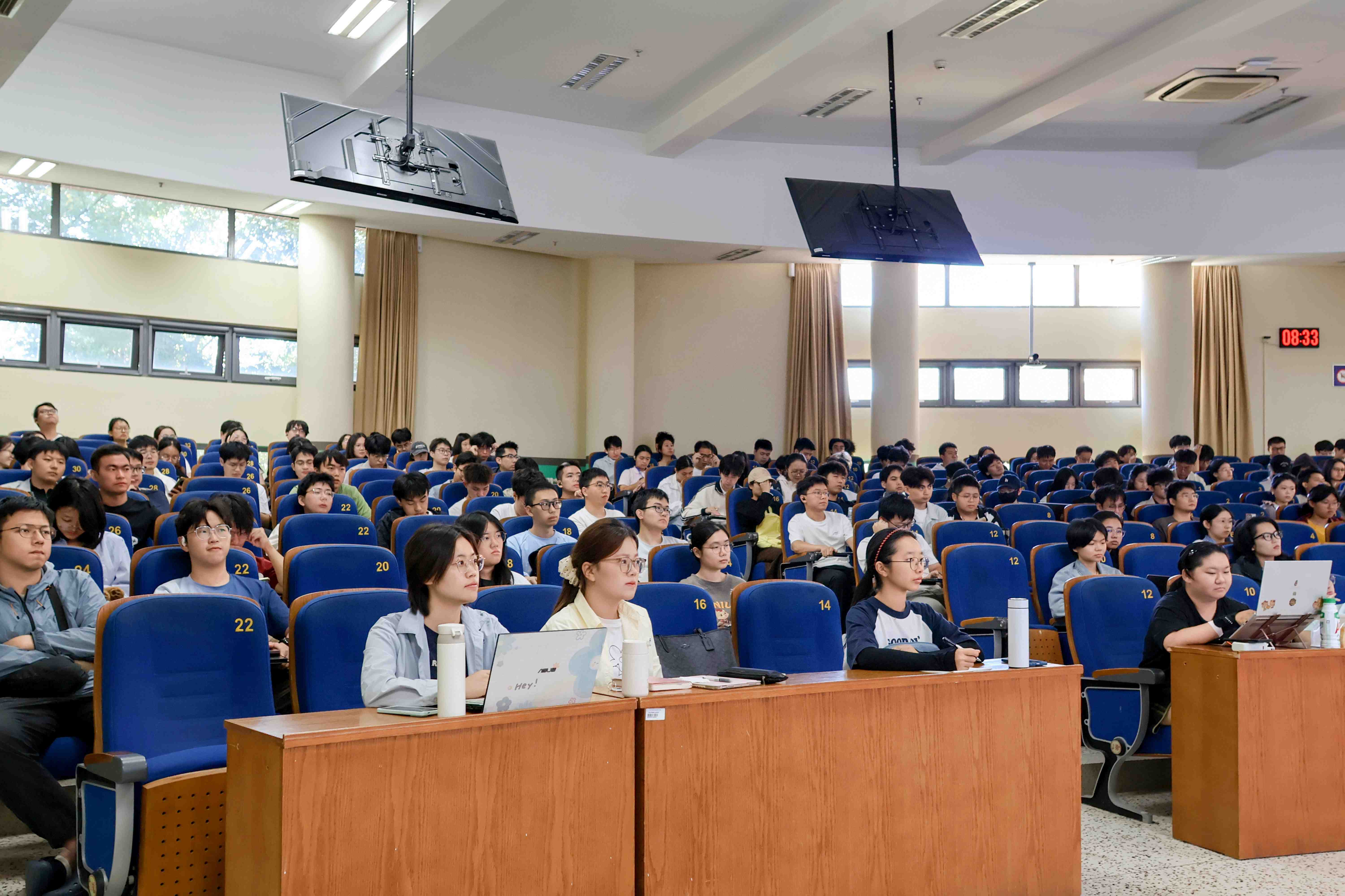 徐诗瑶_董昊老师讲授《新时代中国特色社会主义理论与实践》.jpg