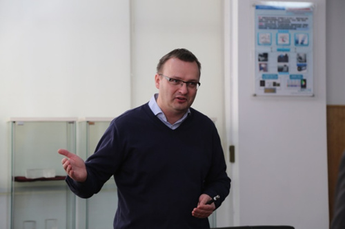 Dariusz Hreniak博士作学术报告