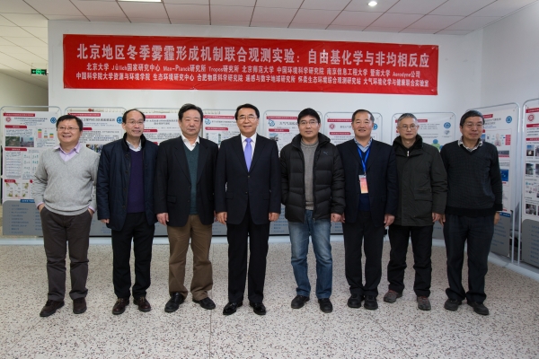 白春礼与参与实验的主要科研人员合影