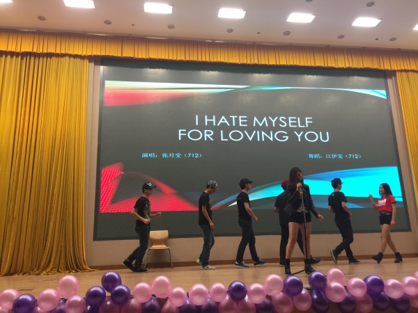 712班歌舞《I hate myself for loving you》