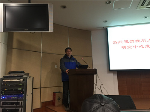 施尔畏研究员主持报告会