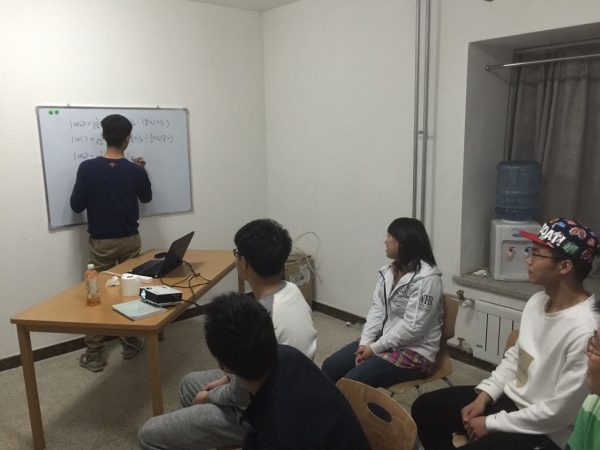宋天林同学主讲宿舍小讲堂